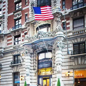 The At Fifth Avenue מלון